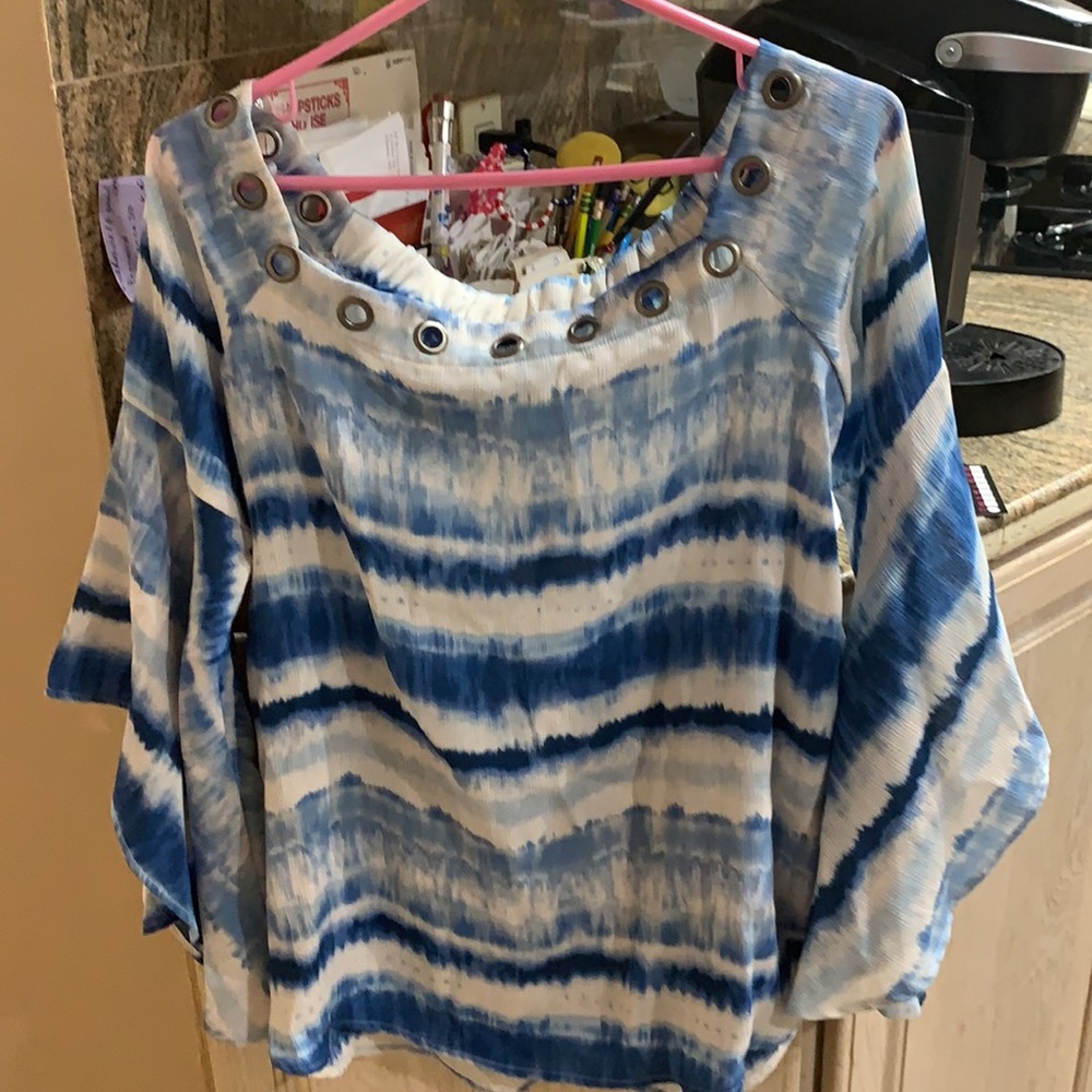 Blue n cream top - Picture 2 of 4